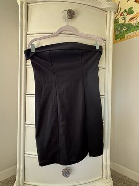 Classic Black Strapless Pencil Skirt